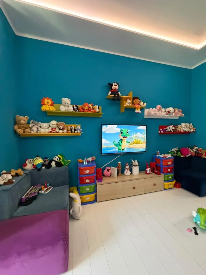 Tirane, jepet me qera ambjent biznesi Kati 0, 100 m² 700 € (Allias)