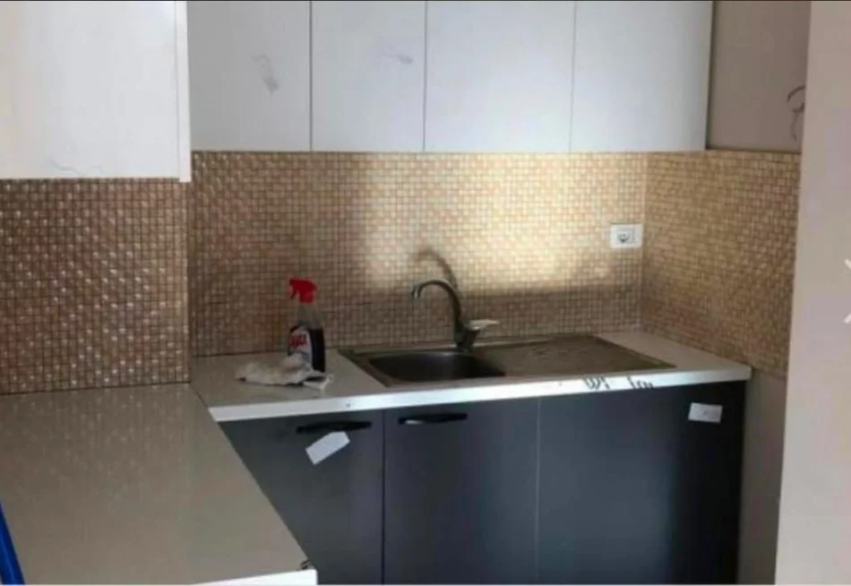 Tirane, jepet me qera apartament 2+1 Kati 2, 100 m² 500 € (Ozone Electronics)