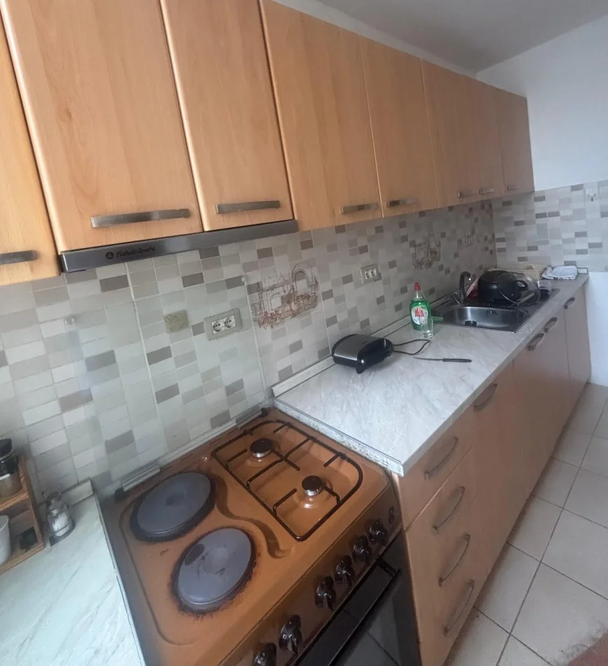 Tirane, jepet me qera apartament 2+1 Kati 3, 85 m² 350 € (Kinostudio)