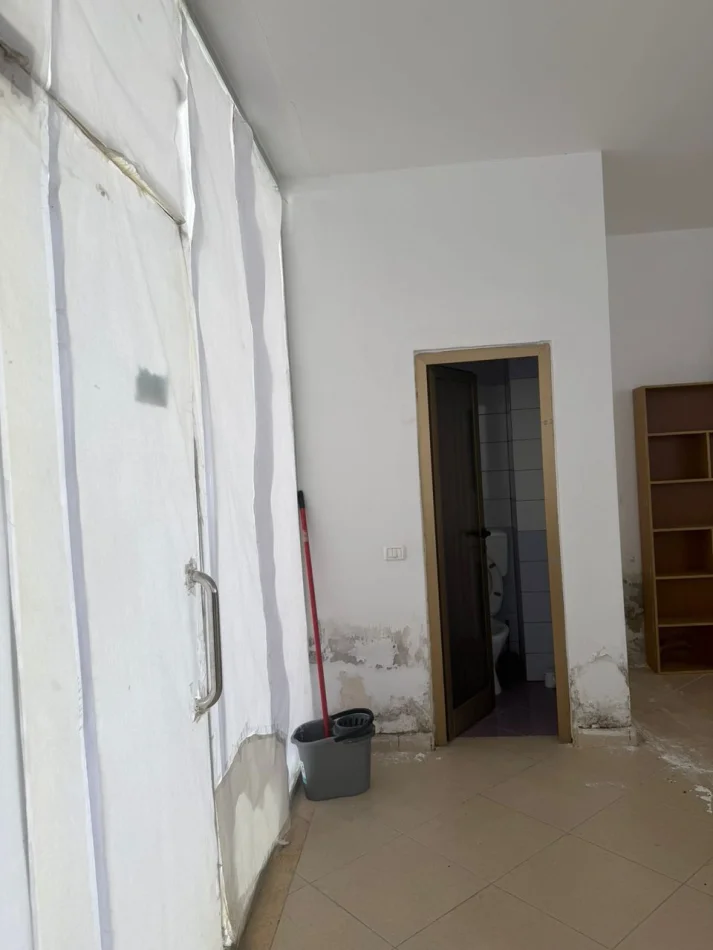 Tirane, jepet me qera ambjent biznesi Kati 0, 95 m² 500 € (Kodra e Diellit)