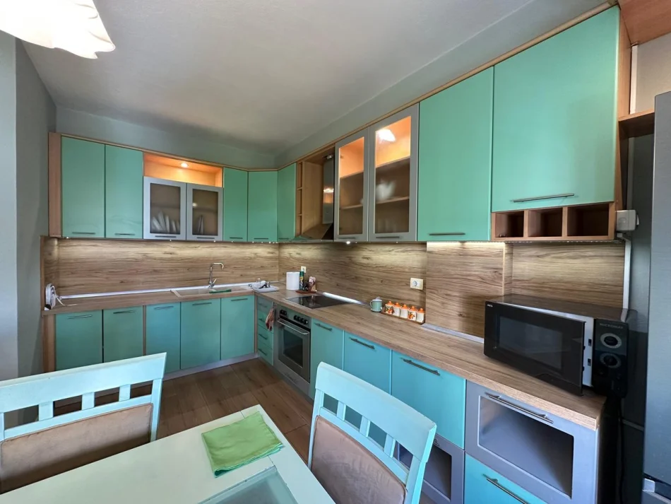 Tirane, jepet me qera apartament 2+1 Kati 4, 89 m² 700 € (Komuna e Parisit)