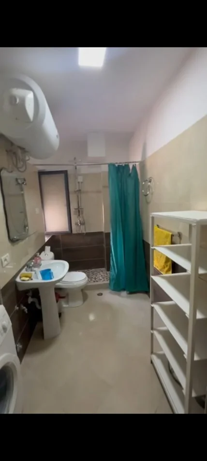 Tirane, jepet me qera apartament 1+1 Kati 2, 65 m² 450 € (Rruga e Dibrës)