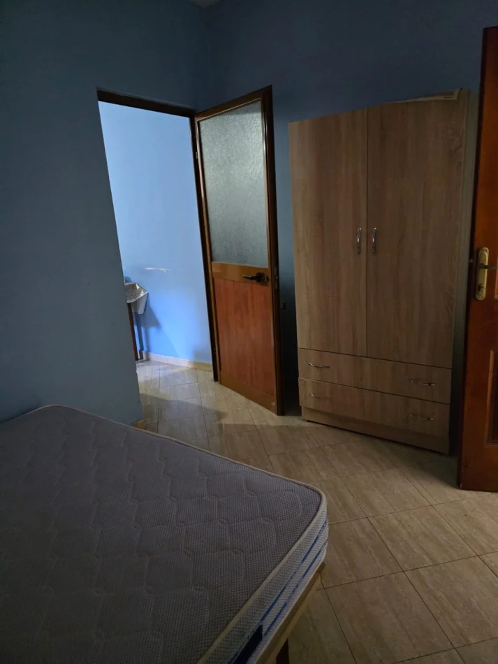 Tirane, jepet me qera apartament 1+1 Kati 1, 50 m² 250 € (Rruga 5 Maji)