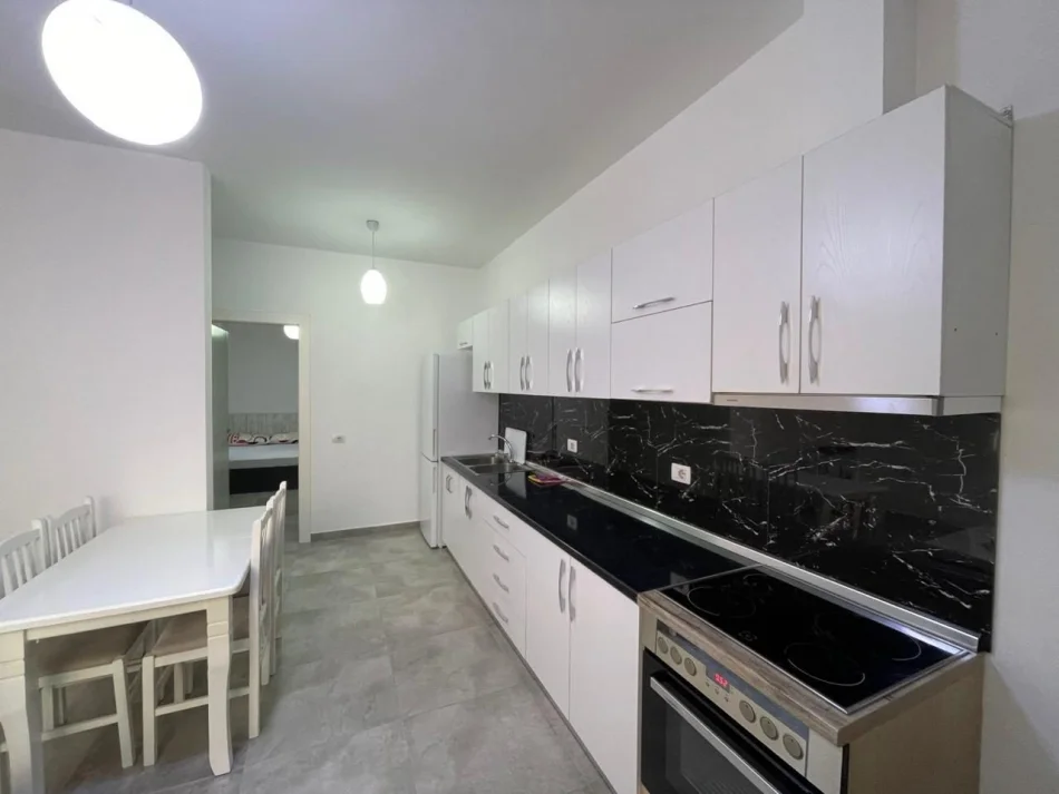 Tirane, jepet me qera apartament 1+1 Kati 1, 60 m² 400 € (Sauk)