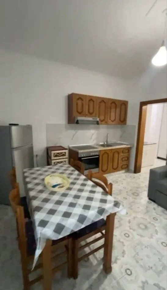 Tirane, jepet me qera apartament 1+1 Kati 1, 65 m² 400 € (Spitali Amerikan 2)