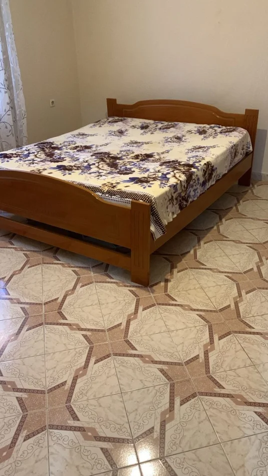 Tirane, jepet me qera apartament 2+1 Kati 1, 430 € (Ali Demi)