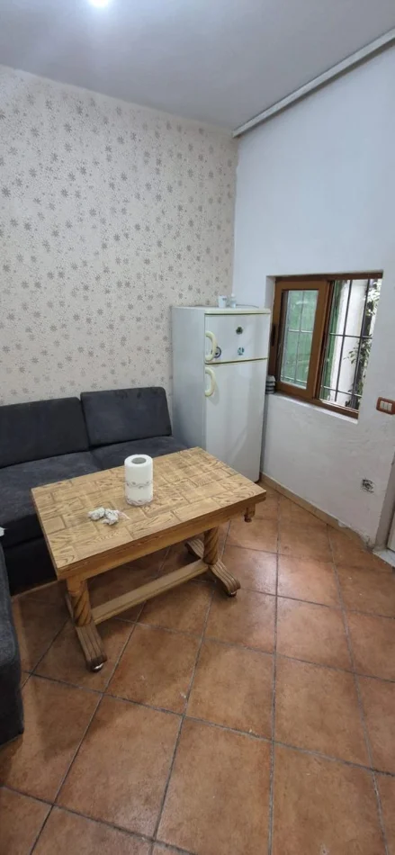 Tirane, jepet me qera apartament 1+1 Kati 1, 70 m² 400 € (Spitali Amerikan 2)