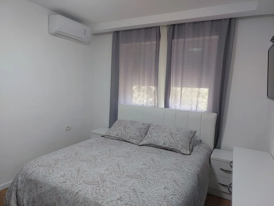 Tirane, jepet me qera apartament 1+1 Kati 2, 30 m² 350 € (QSUT)