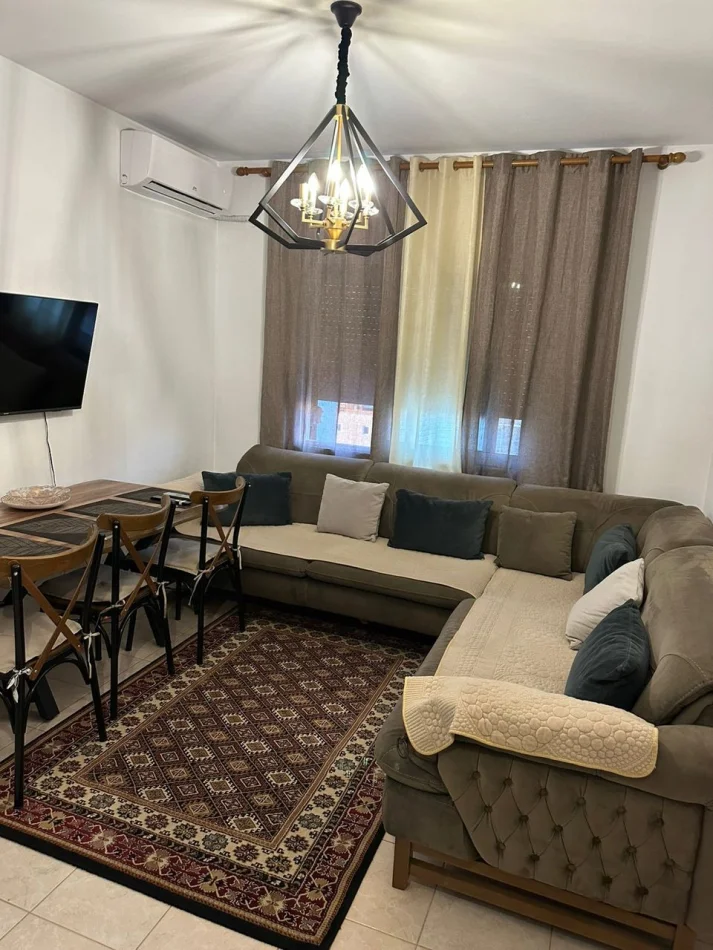 Tirane, jepet me qera apartament 1+1 Kati 8, 65 m² 600 € (Stadiumi Dinamo)