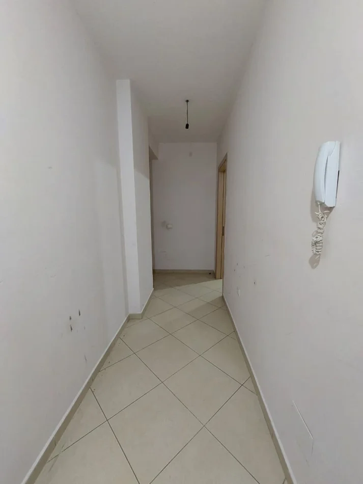 Tirane, jepet me qera apartament 2+1 Kati 5, 90 m² 450 € (Rruga 5 Maji)