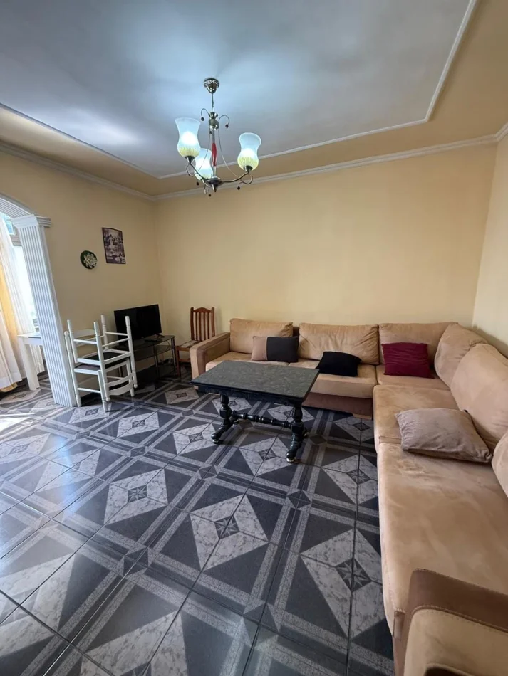 Tirane, jepet me qera apartament 1+1 Kati 4, 60 m² 400 € (Rruga e Dibrës)