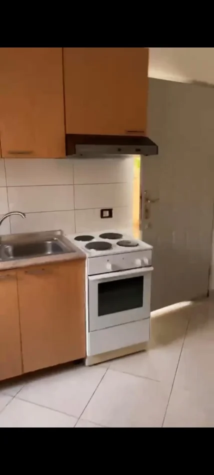 Tirane, jepet me qera apartament 1+1 Kati 1, 60 m² 250 € (Rruga Fuat Toptani)