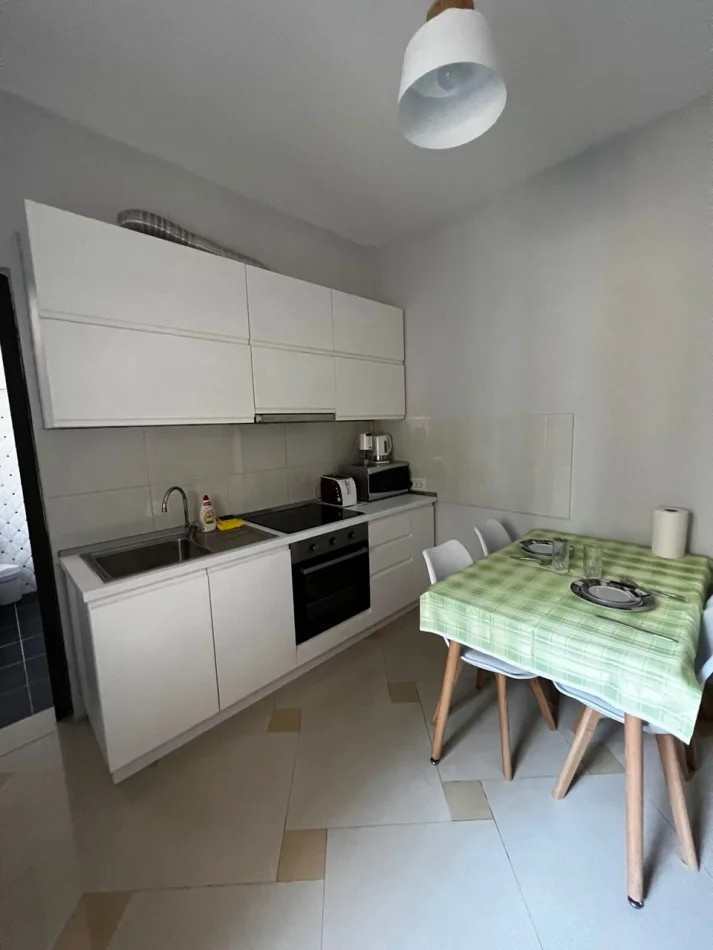 Tirane, jepet me qera apartament 1+1 Kati 2, 70 m² 600 € (Rruga e Elbasanit)