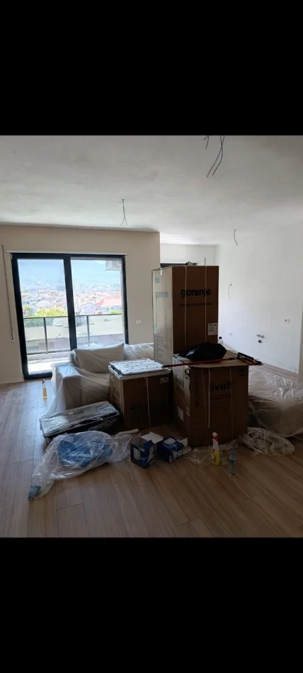 Tirane, jepet me qera apartament 2+1 Kati 3, 110 m² 600 € (Rruga 5 Maji)