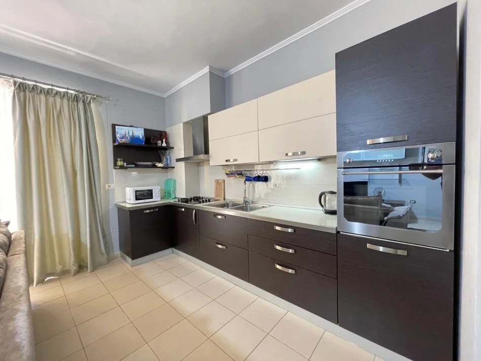 Tirane, jepet me qera apartament 2+1 Kati 2, 116 m² 700 € (Kopshti Zoologjik)
