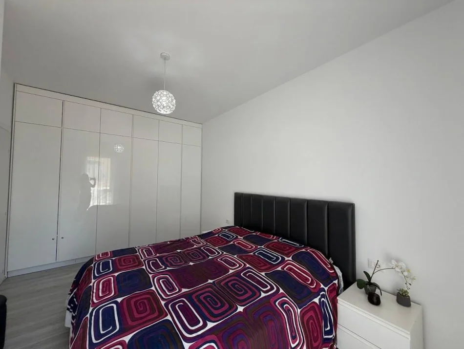 Tirane, jepet me qera apartament 1+1 Kati 2, 65 m² 750 € (Rruga e Barrikadave)