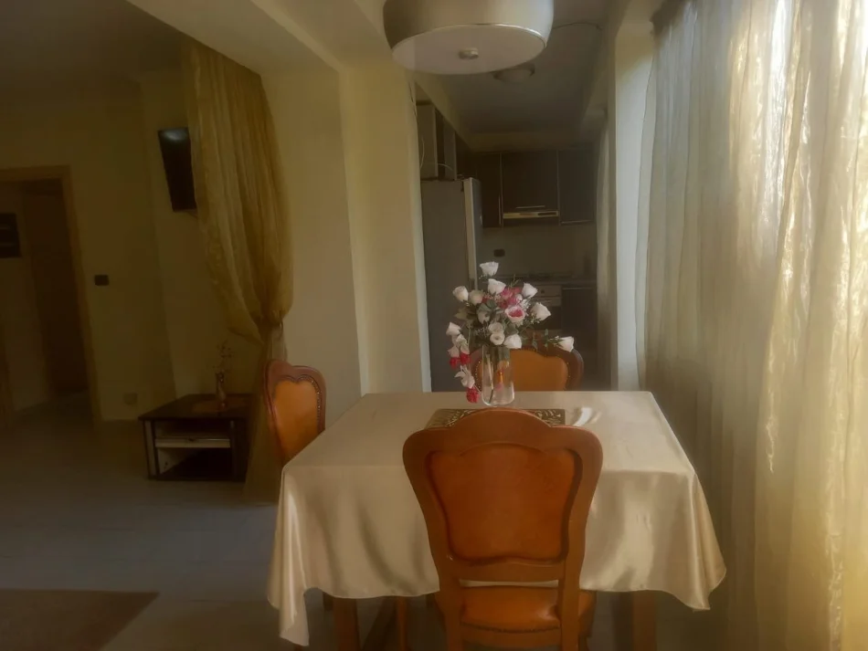 Tirane, jepet me qera apartament 2+1 Kati 2, 90 m² 600 € (21 Dhjetori)