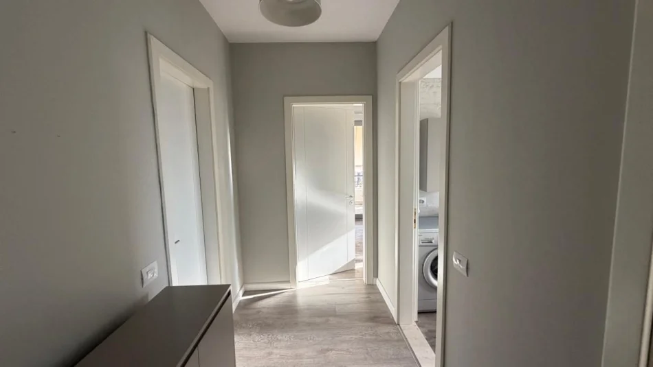 Tirane, jepet me qera apartament 2+1 Kati 4, 80 m² 650 € (Liqeni i Thatë)