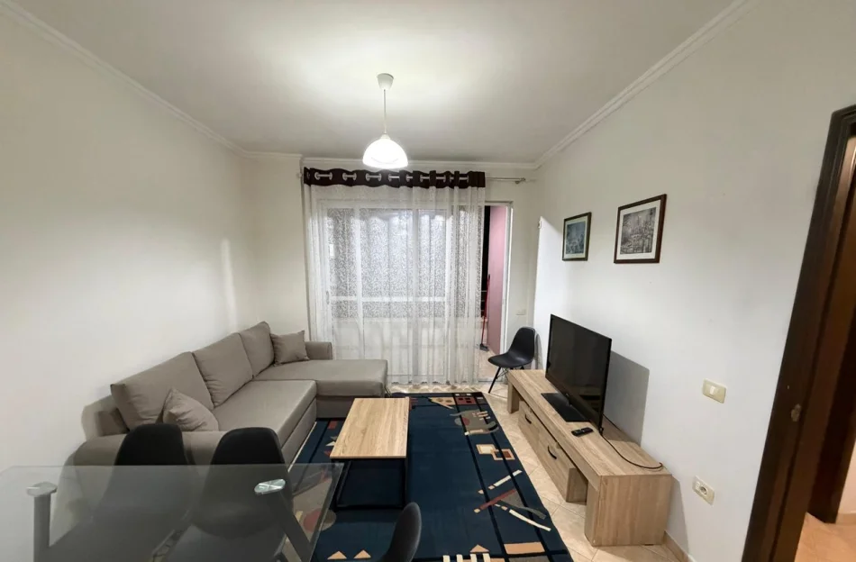 Tirane, jepet me qera apartament 1+1 Kati 5, 60 m² 400 € (Yzberisht)