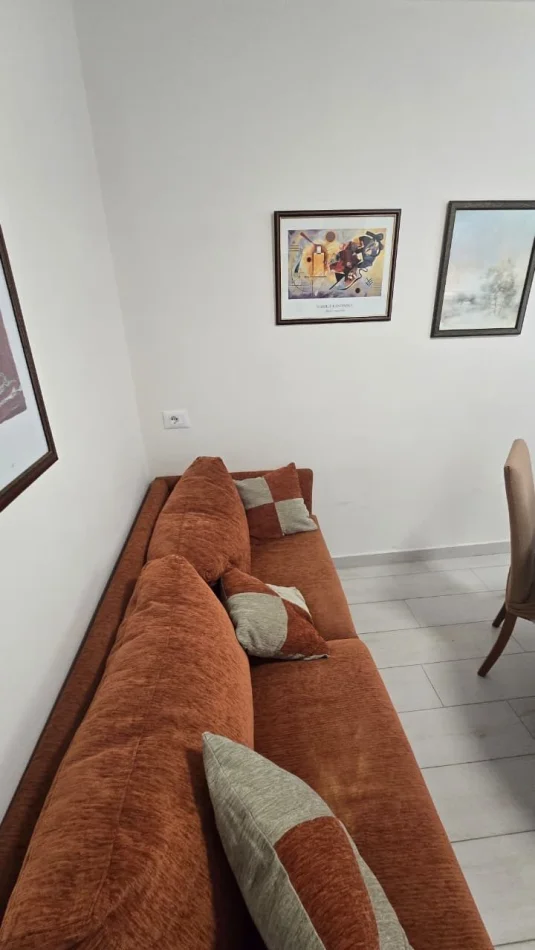Tirane, jepet me qera apartament 2+1 Kati 2, 65 m² 800 € (Rruga e Durrësit)