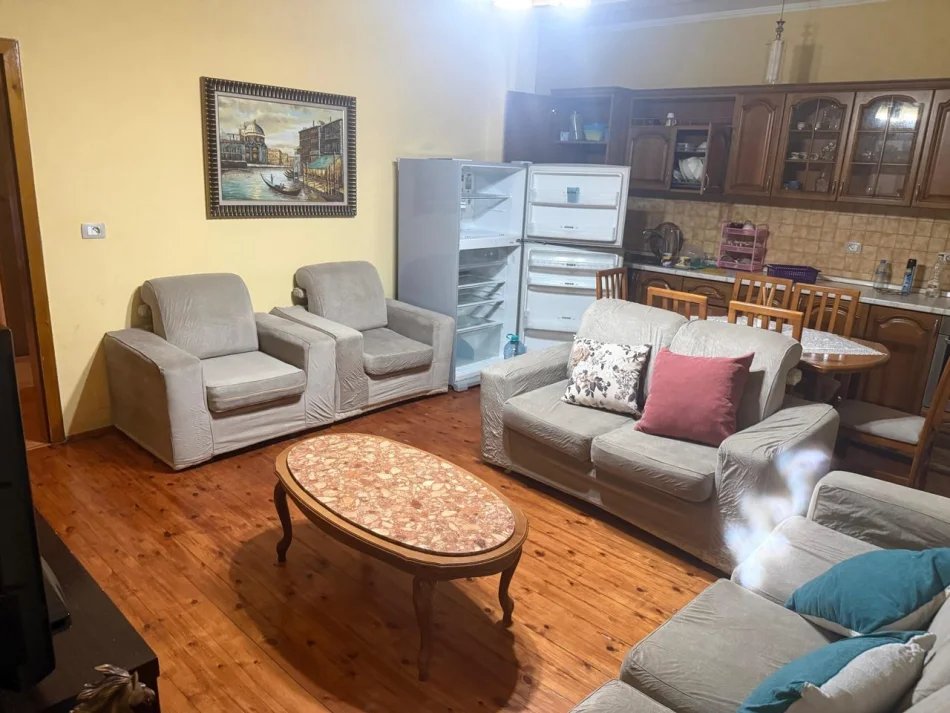 Tirane, jepet me qera apartament 2+1 Kati 2, 80 m² 600 € (21 Dhjetori)