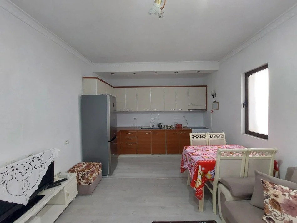 Tirane, jepet me qera apartament 2+1 Kati 1, 80 m² 450 € (Spitali Amerikan 2)