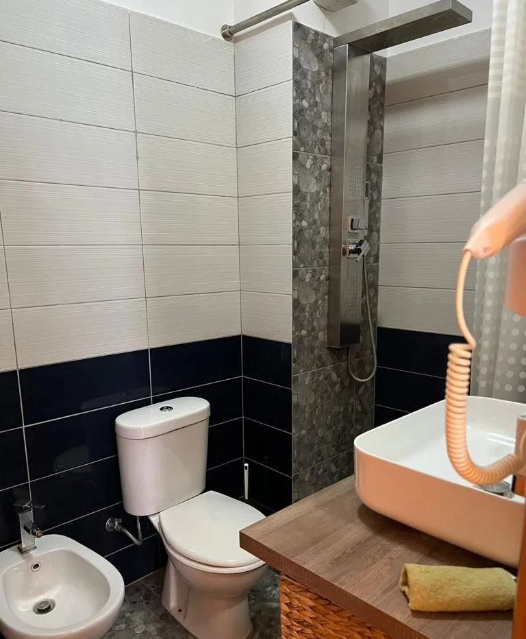 Tirane, jepet me qera apartament 1+1 Kati 5, 80 m² 550 € (Astir)
