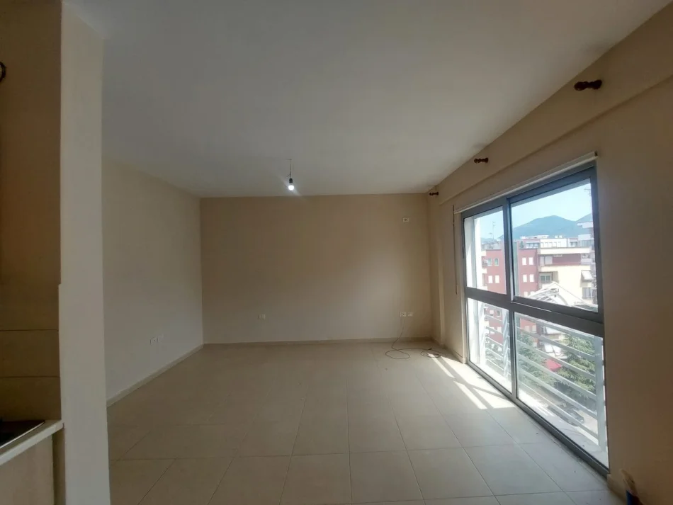 Tirane, jepet me qera apartament 2+1 Kati 5, 90 m² 450 € (Rruga 5 Maji)
