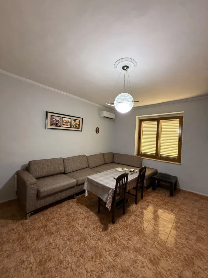 Tirane, jepet me qera apartament 1+1 Kati 3, 74 m² 450 € (Medrese)