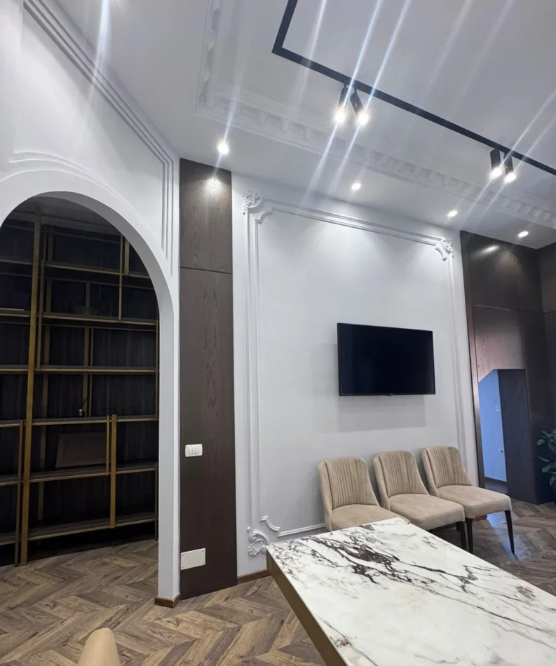 Tirane, jepet me qera ambjent biznesi Kati 7, 55 m² 650 € (American Hospital 3)
