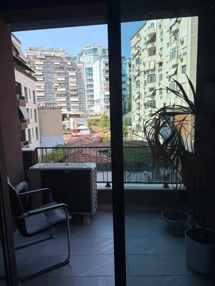 Tirane, jepet me qera ambjent biznesi Kati 3, 60 m² 700 € (Rruga Myslym Shyri)