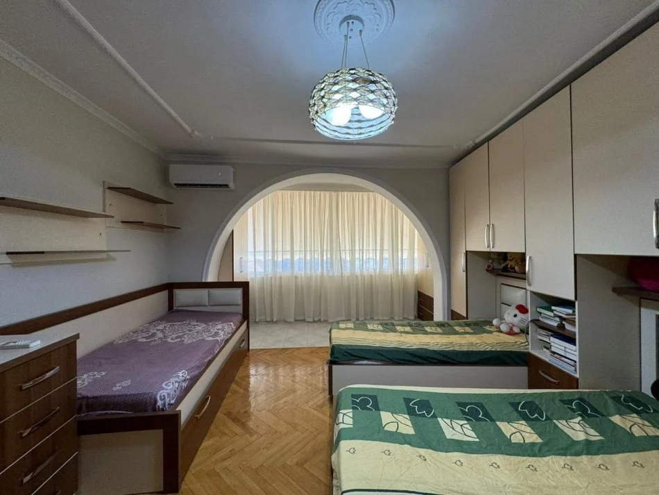 Tirane, jepet me qera apartament 2+1 Kati 5, 85 m² 700 € (Fast Food Capitol ,Sheshi Skenderbej)