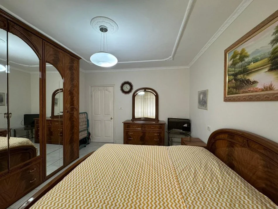 Tirane, jepet me qera apartament 2+1 Kati 5, 85 m² 700 € (Fast Food Capitol ,Sheshi Skenderbej)