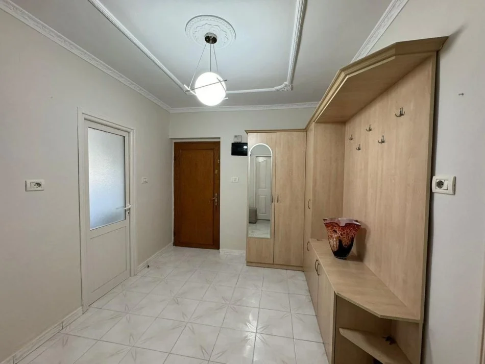 Tirane, jepet me qera apartament 2+1 Kati 5, 85 m² 700 € (Fast Food Capitol ,Sheshi Skenderbej)