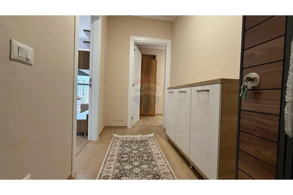 Tirane, jepet me qera apartament 1+1 Kati 4, 80 m² 500 € (Reshit collaku)