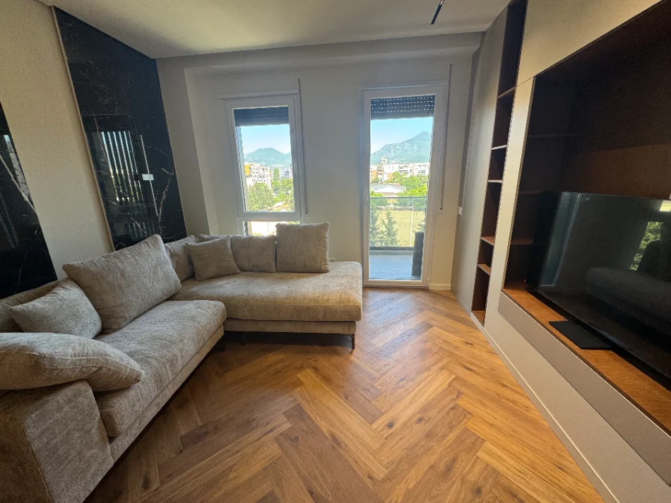 Tirane, jepet me qera apartament 2+1 , 850 € (don bosko)