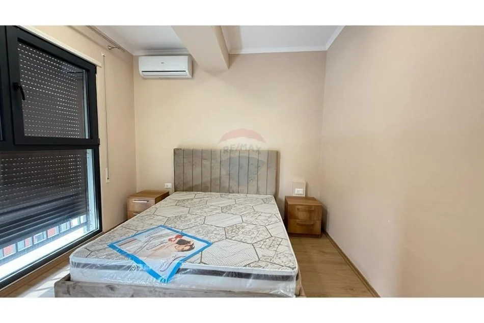 Tirane, jepet me qera apartament 1+1 Kati 4, 80 m² 500 € (Reshit collaku)