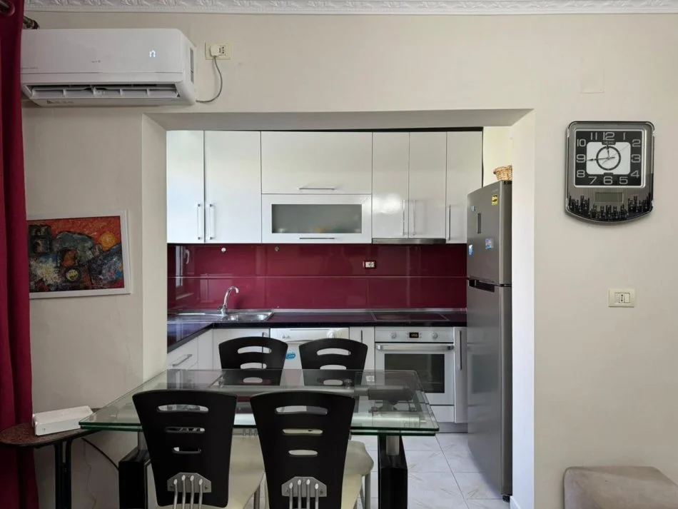Tirane, jepet me qera apartament 2+1 Kati 5, 85 m² 700 € (Fast Food Capitol ,Sheshi Skenderbej)