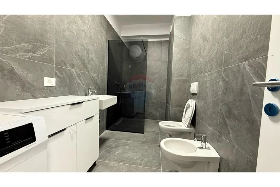 Tirane, jepet me qera apartament 1+1 Kati 4, 80 m² 500 € (Reshit collaku)