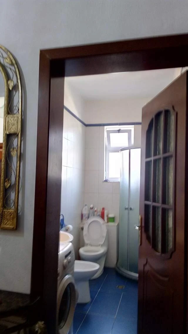 Tirane,Shitet Apartament tip 2+1, sip.neto 82m², kati 6, pallat ekzistues, Cmimi 150'000€, Rr.Petro N. Luarasi, fillim Tregut Elektrik, 30