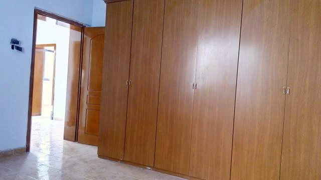 Tirane,Shitet Kati I Shtëpi/Ndërtesë 2-kate,me oborr, tip2+1+kuzhinë+verandë, sip110m², Cmimi 185'000€, në rrugën Ali Visha pranë shkollës 9-Vjeçare Osman Myderizi, 500m nga Liceu-Artistik Tirane