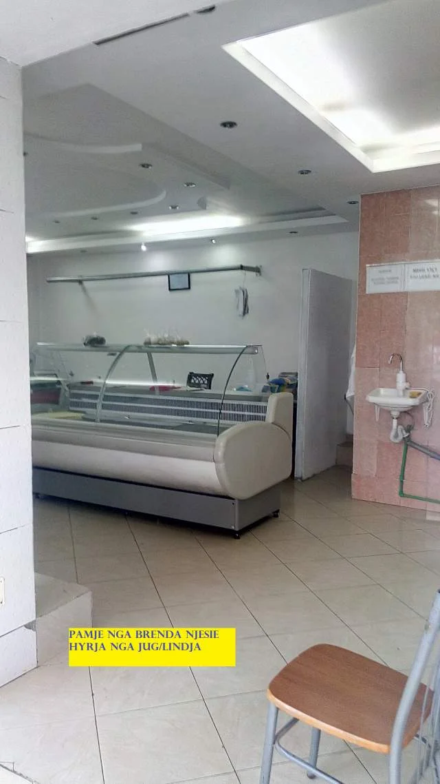 Tirane,Shitet Njësi/Dyqan,Kati I,P.5-kat,sip.47m², Çmim 3'800 euro/m², mjaft përshtatshëm për Bar-Kafe-Lulishte Rr I.Ndregjoni, e kopshti 51, zona: Ox