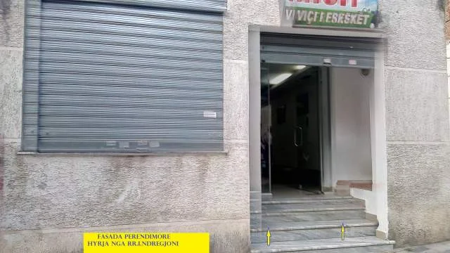 Tirane,Shitet Njësi/Dyqan,Kati I,P.5-kat,sip.47m², Çmim 3'800 euro/m², mjaft përshtatshëm për Bar-Kafe-Lulishte Rr I.Ndregjoni, e kopshti 51, zona: Ox