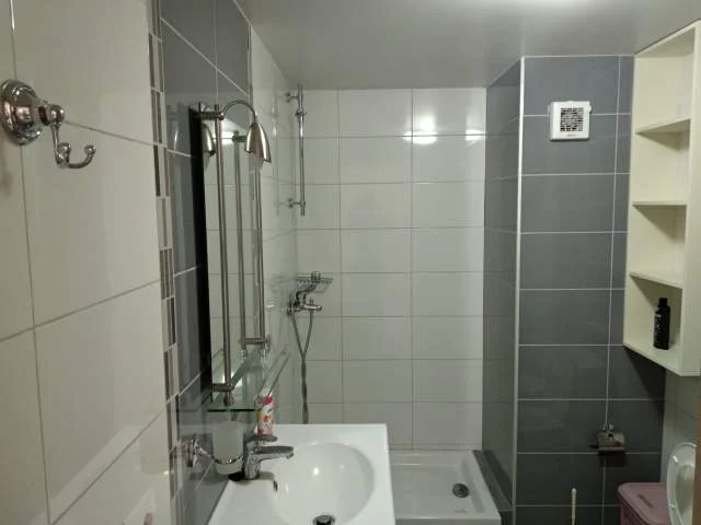 Tirane, jap me qera Apartament Duplex + Garazhd, 110 m² (Liqeni Thate).