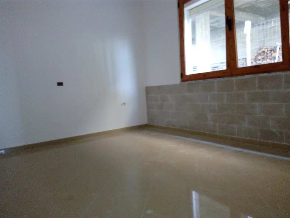 Tirane, Super Okazion! Shitet Ndërtes me 3-kate banim, ideale për 2-familje punime & materiale mjaft cilësore, sip.ndërtuar 420m², Cmim 1200 €/m², në rr.Fuat Toptani / Ejup Kastrati, mbi Vilat Gjermane Tirane