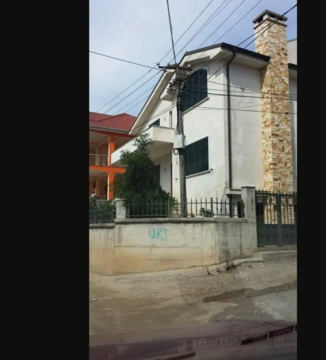 Tirane, jap me qera Vile 2 Katshe Kati 2, 240 m² 1900 Euro m2 (Shkolla Policise,Sauk)