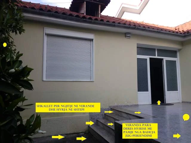 Elbasan,Me Qera Vilë/Shtëpi, 500m² oborr-agrume, ideale për kopësht-çerdhe fëmijësh, shkolle/kurse gjuhësh, zyra kompanie, studio arkitekt-projektim, estetik-parukeri, klinik etj,  500m larg qendrës elbasanit dhe 250m nga Posta dhe Unaza/Stacioni Trenit, Elbasan.