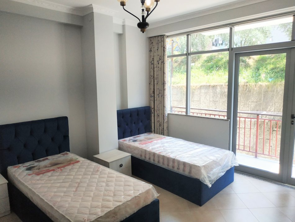 Tirane, jepet me qera apartament 2+1+Ballkon Kati 2, 100 m² 300 € (Muhamed deliu)