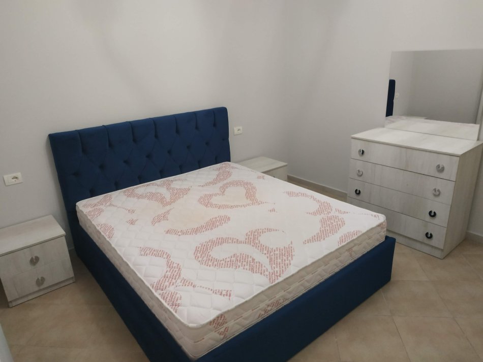 Tirane, jepet me qera apartament 2+1+Ballkon Kati 2, 100 m² 300 € (Muhamed deliu)