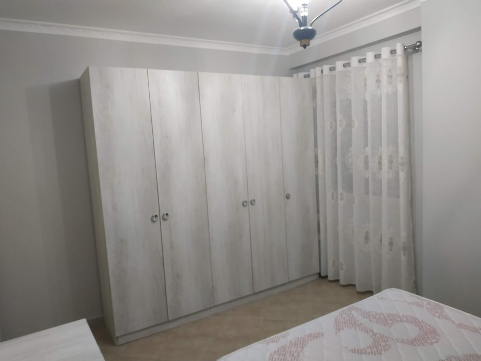 Tirane, jepet me qera apartament 2+1+Ballkon Kati 2, 100 m² 300 € (Muhamed deliu)